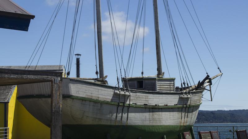 Réplica de la Goleta Ancud expuesta en el Patio de los Recuerdos.