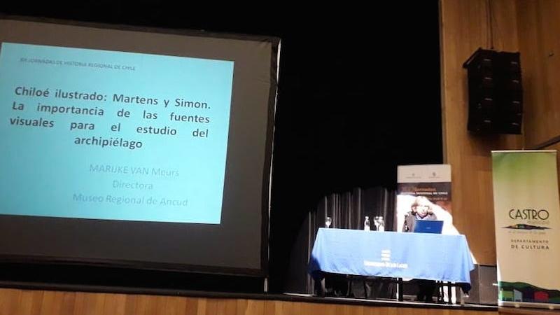 Marijke van Meurs exponiendo en XIX Jornadas de Historia Regional. Marijke van Meurs exponiendo en XIX Jornadas de Historia Regional.