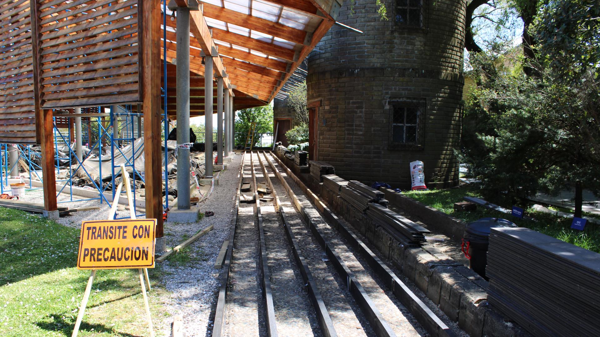 Obras de mantención en el patio del museo