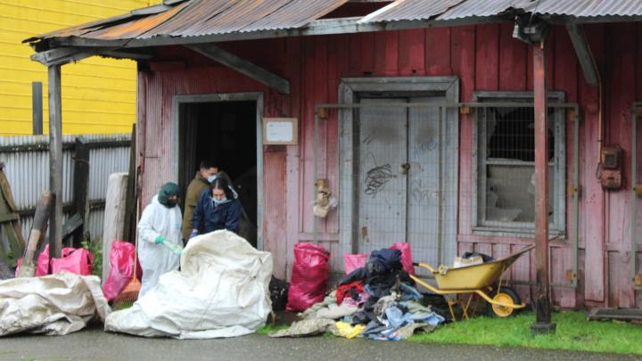 Limpieza de basura y escombros de la antigua Estación de Trenes de Ancud 