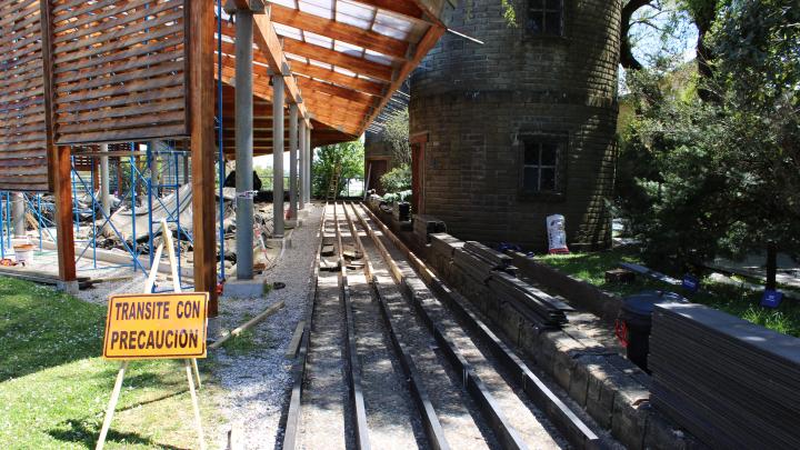 Obras de mantención en el patio del museo