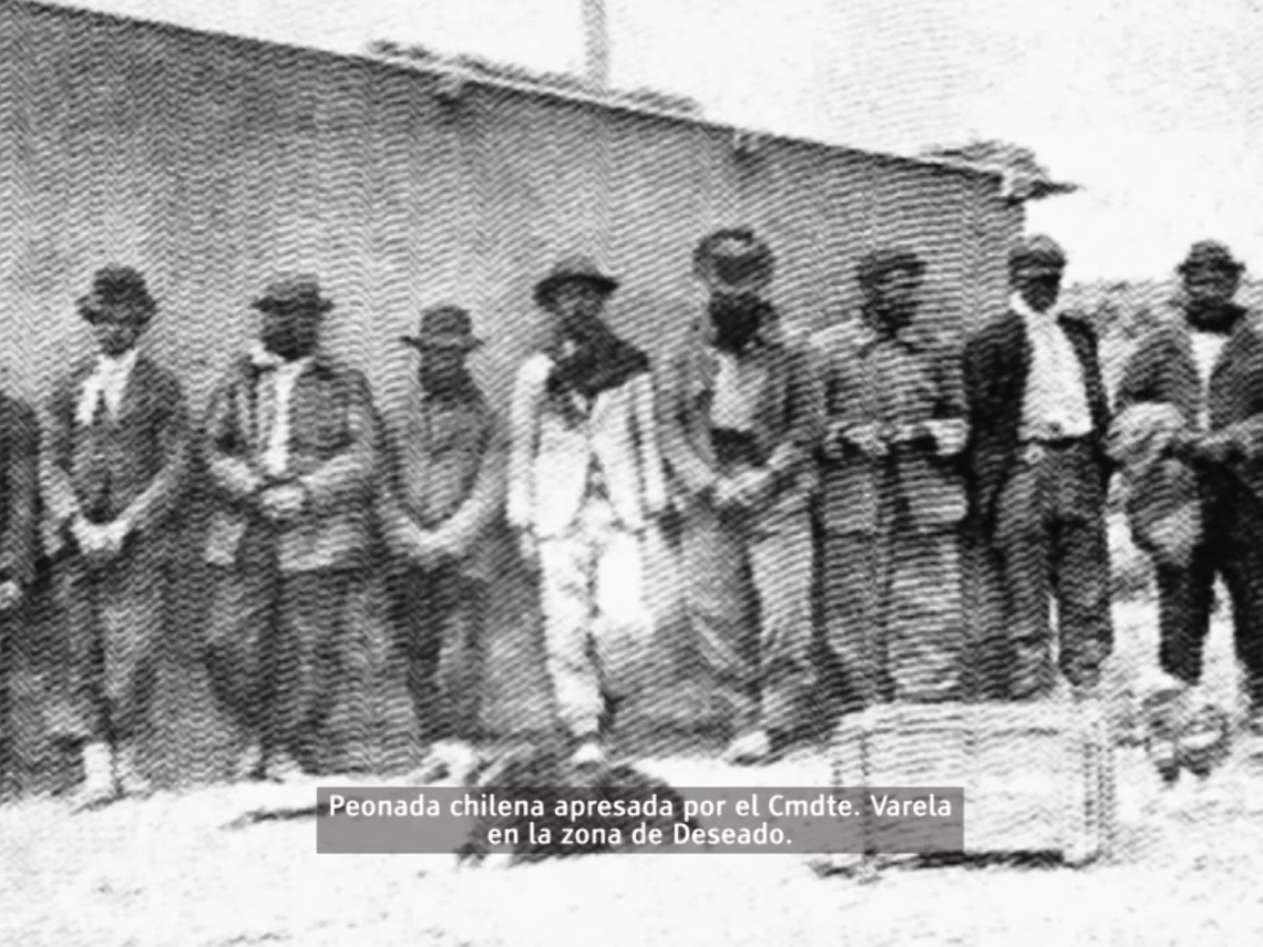 Peonada chilena (chilotes) apresada por el comandante Varela en la zona de Deseado, provincia de Santa Cruz. Fuente: Documental Patagonia Rebelde, memorias del viento