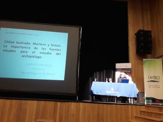 Marijke van Meurs exponiendo en XIX Jornadas de Historia Regional.