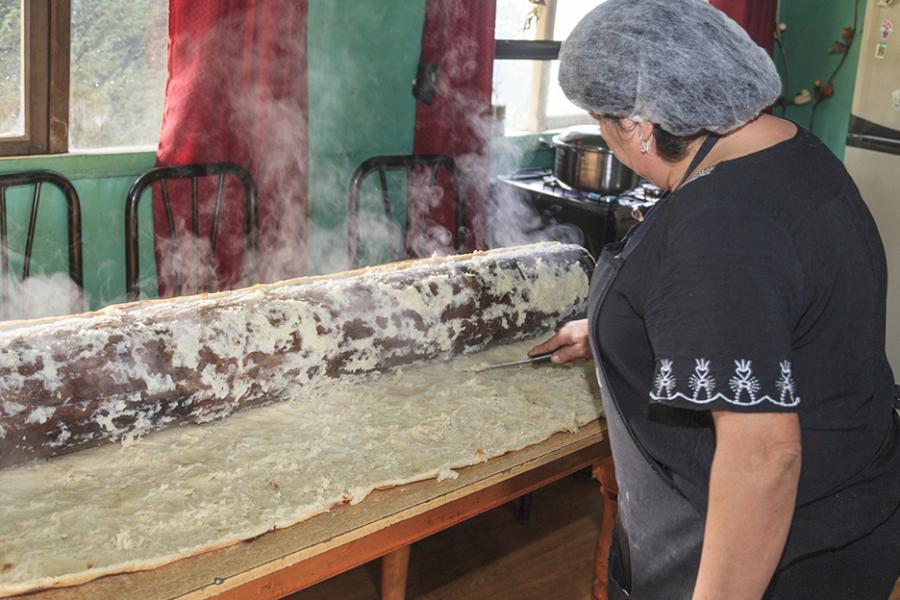 Extracción de la chochoca desde el palo chochoquero