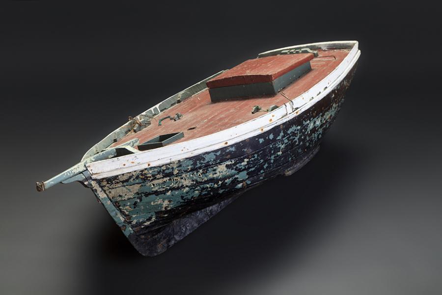 Modelo a escala de lancha chilota (vista 1)