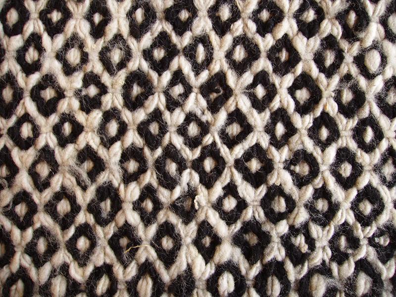 Margarita Delgado. Cubrecama con tejido punto ojo (detalle)