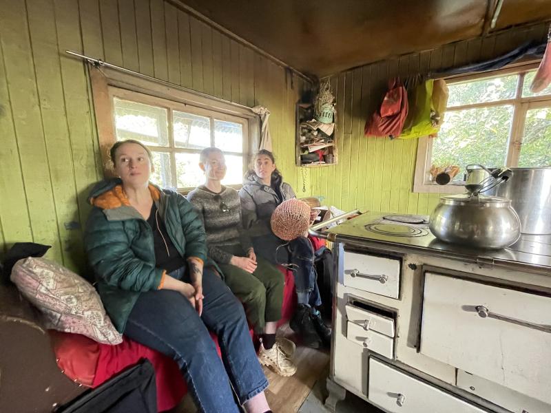 Visitas y entrevistas puerta a puerta durante la residencia en Quehui