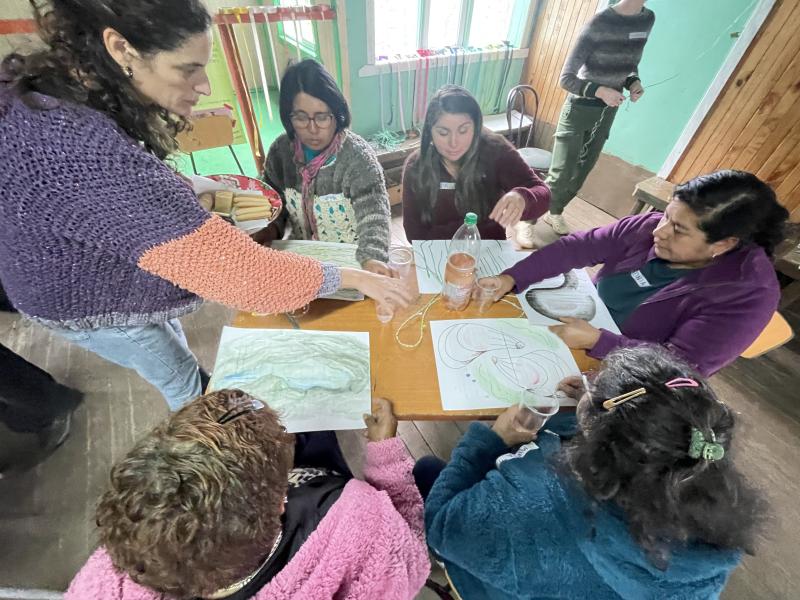 Taller Mujeres Tejiendo Historias, sede comunitaria de Peldehue.