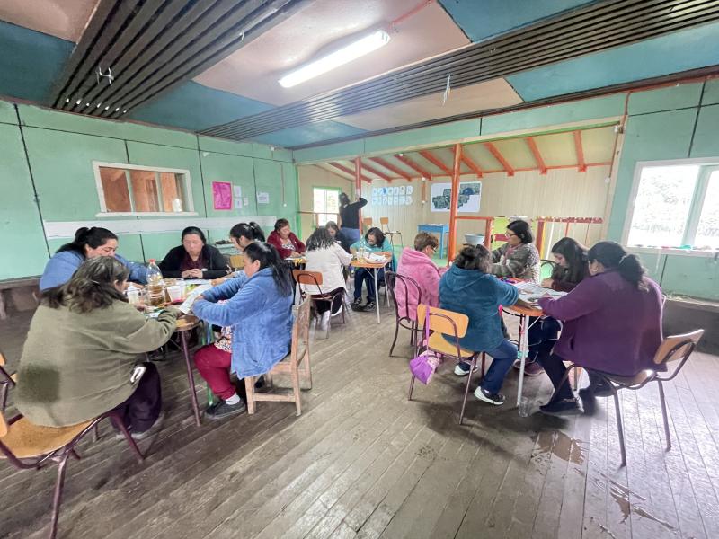 Taller Mujeres Tejiendo Historias, sede comunitaria de Peldehue.