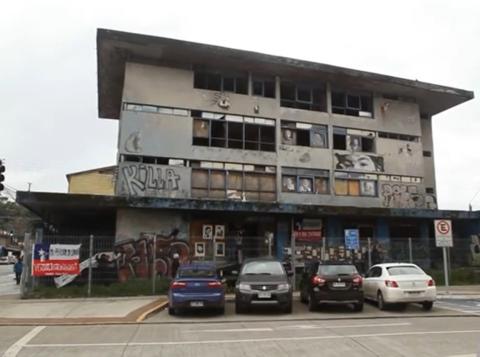 Ex cuartel de la Policía de Investigaciones de Puerto Montt. Principal centro de interrogación y tortura de hombres y mujeres de las Provincias de Llanquihue, Chiloé y Palena entre los años 1973 y 1975