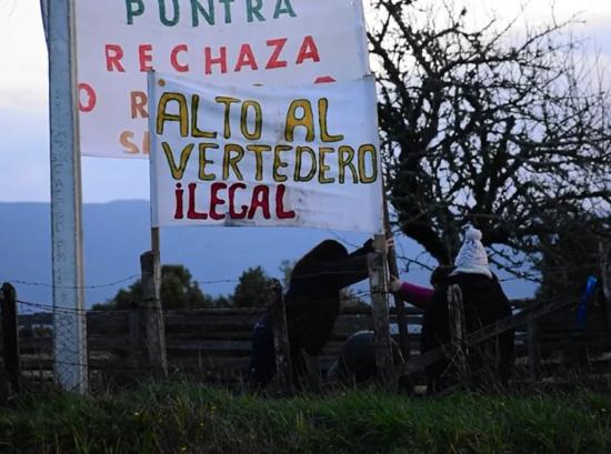 Escena del documental Algo huele mal en Chiloé